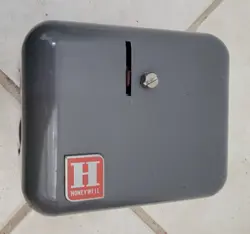 HONEYWELL R8119A 1008 3 NEW OLD STOCK