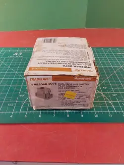 OEM OPEN BOX HONEYWELL FURNACE DUAL GAS VALVE VR8204A-2076