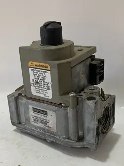 HONEYWELL VR8305M4801 24V DUAL DIRECT IGNITION GAS VALVE USED