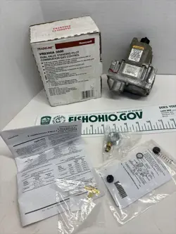 HONEYWELL VR8300A 3500 DUAL VALVE STANDING PILOT COMBINATION GAS CONTROL