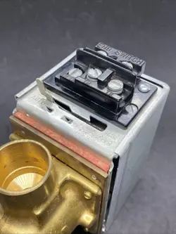 V8043F1051 MOTORIZED
