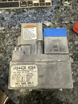 HONEYWELL #VR8440A 4064  HVAC FURNACE GAS VALVE - USED
