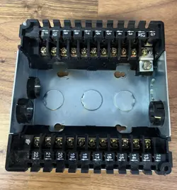 HONEYWELL  Q7800B 1003 UNIVERSAL WIRING SUBBASE BURNER MOUNT Q7800B1003