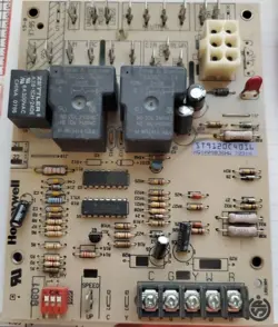 HONEYWELL ST9120C4016  FURNACE CONTROL CIRCUIT BOARD USED (NON-FUSED)