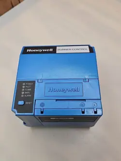 HONEYWELL RM7895 A 1014 BURNER CONTROL AUTO PROGRAM CONTROL