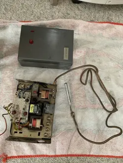 PARTS HONEYWELL 8182H TRIPLE AQUASTAT PROTECTORELAY CONTROLLER R8182H
