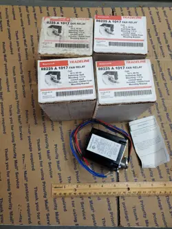 HONEYWELL R8225 A 1017 FAN RELAY