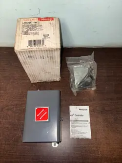 NEW HONEYWELL L7224U1002 UNIVERSAL OIL ELECTRONIC AQUASTAT      S5