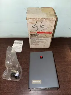 NEW HONEYWELL R8182D1079 TRIPLE AQUASTAT PROTECTORELAY S1