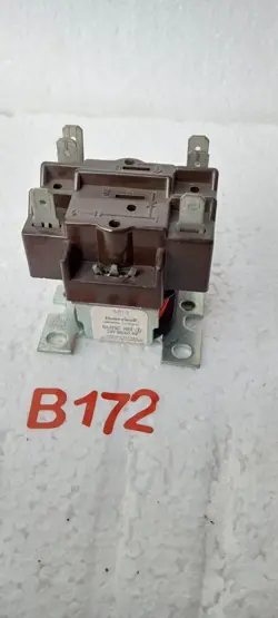 HONEYWELL R8229C-1001 SWITCHING RELAY 24V