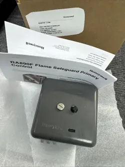 HONEYWELL RA890 F 1346 FSG PROTECTORELAY 120V RA890F1346 SAFEGUARD BURNER RELAY