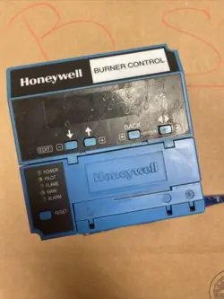 HONEYWELL RM7840G1014 BURNER CONTROL, USED