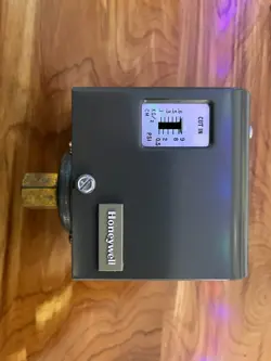 HONEYWELL PA404A 1033 PRESSURETROL CONTROLLER