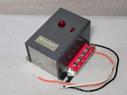 OEM HONEYWELL R8184G-1005 (R8184G1005) OIL BURNER CONTROL CAD CELL RELAY 45 SEC.