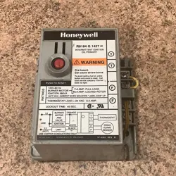 HONEYWELL INTERMITTENT IGNITION OIL PRIMARY R8184 G 1427 5 120VAC - TESTED