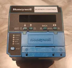 HONEYWELL RM7840L 1075 BURNER CONTROL UNIT