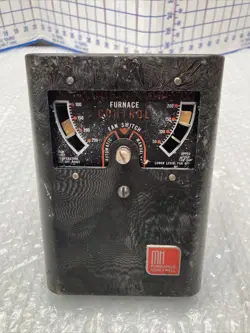 VINTAGE MINNEAPOLIS HONEYWELL FURNACE CONTROL