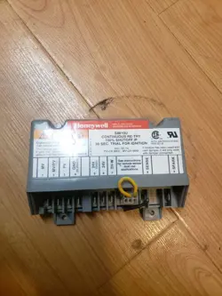 USED HONEYWELL S8610U 97-4787 REV. D IGNITION CONTROL MODULE FREE SHIPPING 