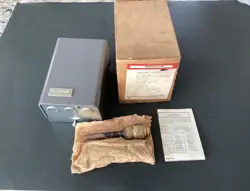 NEW OEM HONEYWELL TRIPLE AQUASTAT RELAY LINE VOLT BURNER CONTROL L8124A 1007