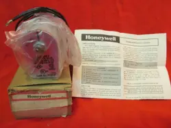 NEW OLD STOCK HONEYWELL V4046A 1074 DELAYED OIL VALVE
