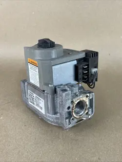 HONEYWELL VR8205Q2746 HVAC FURNACE GAS VALVE 18M6501 IN/OUT 1/2