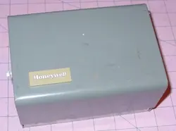 HONEYWELL L8148A 1124 AQUASTAT RELAY CONTROLLER BOILER FOR PARTS REPAIR USA
