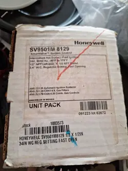 HONEYWELL SV9501M8129 FURNACE SMARTVALVE SMART GAS VALVE, NOS