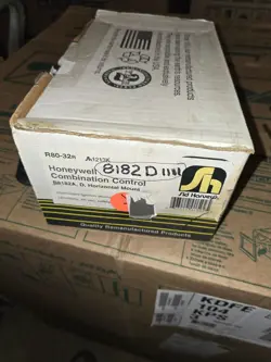  HONEYWELL R8182D 1111 PROTECTORELAY / HYDRONIC HEATING CONTROL/ AQUASTAT