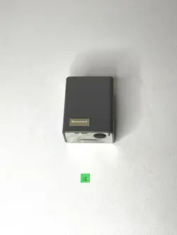 HONEYWELL R882F 1020 RELAY CONTROL MODULE 24V