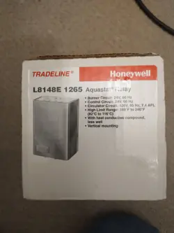 L8148E1265 GENUINE OEM AQUASTAT RELAY WITH REMOTE BULB FOR BOILERS. NEW.