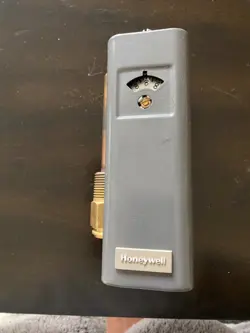 HONEYWELL L4006A 2049 AQUASTAT HIGH LOW LIMIT DEGREE
