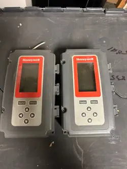 2- HONEYWELL T775A2009 TEMPERATURE CONTROLLER