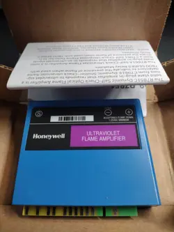 NEW HONEYWELL R7849A1023 ULTRAVIOLET FLAME AMPLIFIER R7849 A 1023 C7027 C7035 
