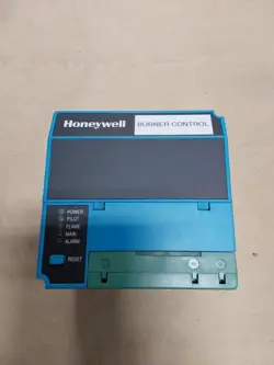 HONEYWELL RM7895 C 1012 BURNER CONTROL NEW OLD STOCK