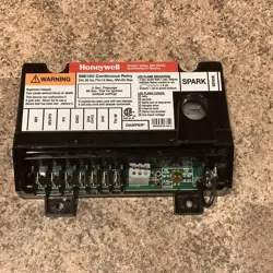 HONEYWELL UNIVERSAL INTERMITTENT PILOT IGNITION MODULE S8610U3009