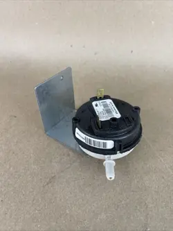 HONEYWELL IS20205-6117 AIR PRESSURE SWITCH HK06WC100 (P3)