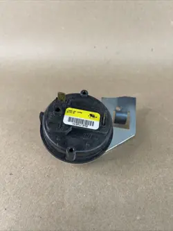CARRIER  FURNACE PRESSURE SWITCH   HK06WC090 HONEYWELL IS20130-3288 (P20)