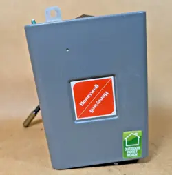 NEW HONEYWELL L7224U-1002 UNIVERSAL ELECTRONIC OIL AQUASTAT