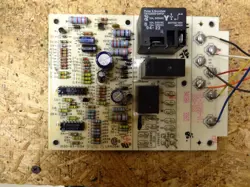 HONEYWELL CONTROL CIRCUIT BOARD 1068-83-103A WITH SOME WIRING ATTACHED (USED)