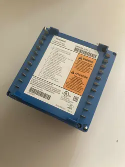 NEW HONEYWELL RM7840L1075 BURNER CONTROL RM7840L-1075 EXPEDITED SHIPPING