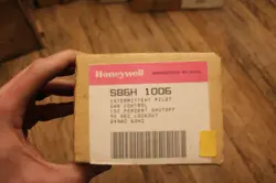 NEW OEM HONEYWELL S86H 1006 SPARK IGNITION CONTROL MODULE