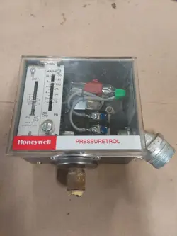 HONEYWELL PRESSURETROL...L404A 1396.....N63