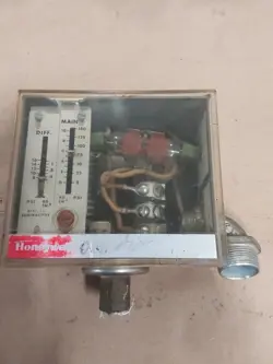 HONEYWELL PRESSURETROL........N66