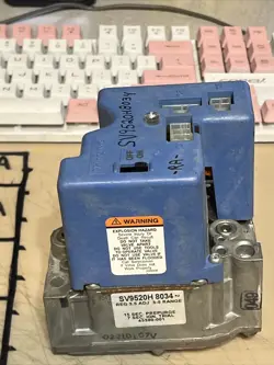 FURNACE  GAS VALVE SV9520H 8034  (RA)