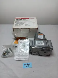 HONEYWELL VR8304M4507 DUAL VALVE INTERMITTENT PILOT COMBINATION GAS VALVE NOS