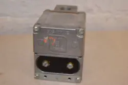 NEW OLD STOCK HONEYWELL V80A 1004 1 GAS VALVE