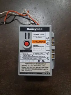 HONEYWELL R8184 G 1427  INTERMITTENT IGNITION OIL PRIMARY
