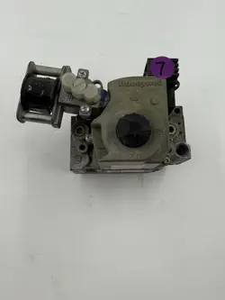 HONEYWELL VR8205Q2746  GAS VALVE LENNOX PART# 18M6501 🔥 #G8