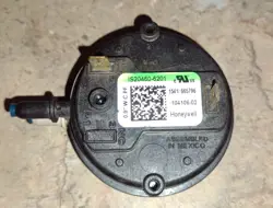 10U94 HONEYWELL LENNOX .90