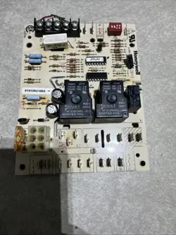 HONEYWELL ST9120U1003 FURNACE CONTROL CIRCUIT BOARD USED 